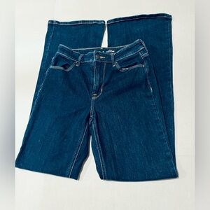Old Navy Dark Blue Jeans High Rice WOW FLARE  
In Immaculate Condition. SIZE 0